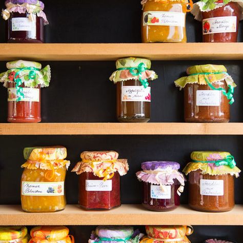 Charcuterie Sauces, Dips, and Jams For the Perfect Cheese Board - Virginia Boys Kitchens Quince Preserves, Apple Cinnamon Jam, Blueberry Lemon Jam, Cheese And Jam, Holiday Gifts For Friends, Lemon Jam, Strawberry Chia Jam, Inexpensive Holiday Gifts, Apricot Preserves