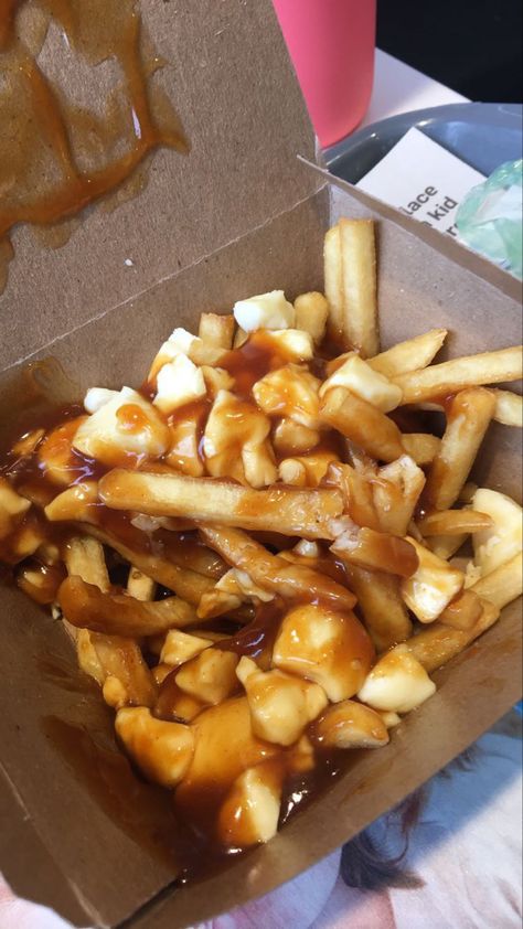 Poutine Fries Aesthetic, Montreal Poutine, Poutine Food, Poutine Fries, Poutine Recipe, Pregnancy Cravings, Canadian Food, Yummy Comfort Food, Poutine