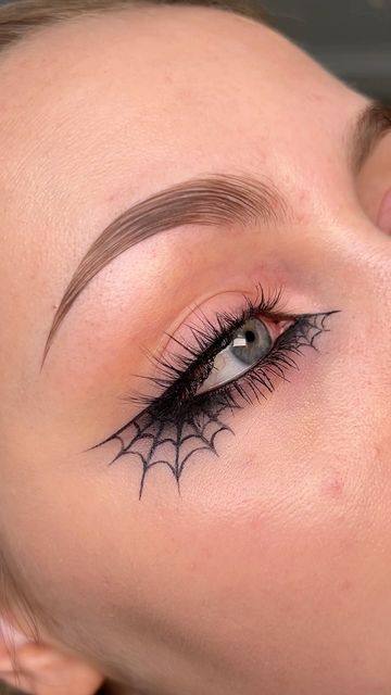 India Rose on Instagram: "Every year I do a spider web liner look and I never regret it 🕷️🕸️

@glisten_cosmetics Wet Liner in Cola (INDIA20 for ££ off) 
@aboutfacebeauty Matte Fluid Eye Paint in Art of Darkness (AFXINDIA20 for ££ off) 
@kaleidosmakeup Black Jasmine Quad 
@lillylashes Sheer Band Enticing Lash 

gifted products #halloweenmakeupideas #spidermakeup #spiderwebmakeup #halloweenmakeup" Spider Eyeliner Easy, Spider Queen Costume Make Up, Halloween Makeup Looks Spider Web, Spider Web Face Makeup, Spider Themed Makeup, Spider Makeup Looks Easy, Spider Web Eyeliner Easy, Simple Halloween Eyeshadow, Spider Web Makeup Halloween