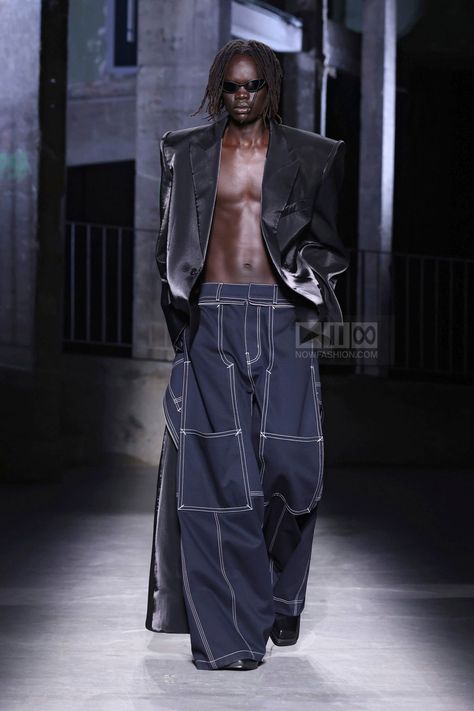 Juun J Fashion show, Runway, Menswear Spring Summer 2025, Paris Fashion Week, Runway Look Fashion Week Schedule, Fashion Show Runway, Paris Fashion Week Runway, Juun J, Fall Streetwear, Fashion Trend Forecast, Denim Ideas, Moda Paris, Mens Fashion Week