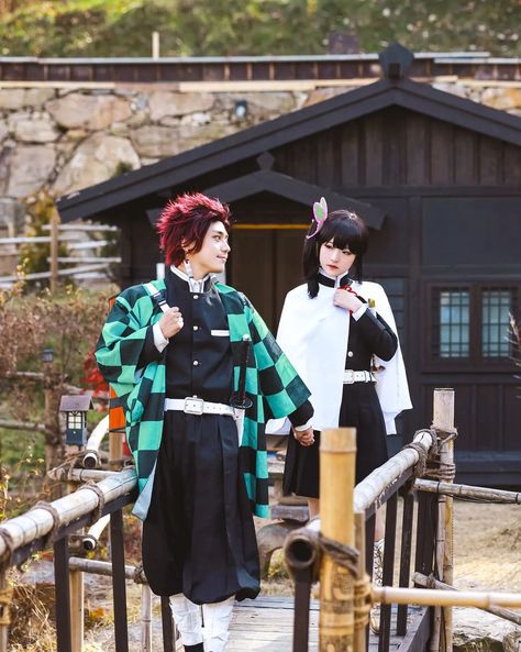 Demon Slayer Couple Costume, Tanjiro And Kanao Cosplay, Couples Anime Cosplay, Matching Anime Costumes, Tanjiro And Nezuko Cosplay, Anime Couple Cosplays, Anime Duo Costumes, Couple Cosplay Anime, Anime Couples Costumes