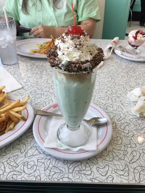 [I ATE] Mint chocolate chip milkshake from the Sunliner Diner. Mint Choc Chip Milkshake, Diner Food Recipes, Chocolate Chip Milkshake, Mint Milkshake, Mint Chocolate Chip Milkshake, Diner Food, Best Dinner, Mint Chocolate Chip, Chocolate Milkshake