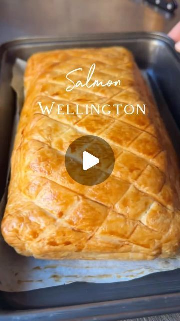 SHONDA on Instagram: "Salmon Wellington not my normal “healthier” option but delicious so enjoy! By @chefsofiaa  It’s a pretty fancy dinner, so you’ll be sure to impress your friends and family bringing this one out to the table 🥂  This salmon Wellington recipe takes your basic salmon to a whole new level. (Salmon Wellington, also known as Salmon En Croute)  🔪In a pan, heat butter, chopped shallots, and garlic over medium heat. Sauté until the shallots become translucent.  🔪Bring the heat to high and add the white wine. Let the liquid cook out for about 5 minute.  🔪Add the spinach. Sauté just until the the spinach softens (3 minutes). 🔪Add parmesan cheese and cream cheese.  🔪Place the salmon onto the puff pastry, add cheesy spinach mixture on top. Line a baking sheet with parchment p Salmon Wellington Recipe, Salmon En Croute, Salmon Wellington, Wellington Recipe, Sauce For Salmon, Cheesy Spinach, Cook Out, Chicken Pot Pie Soup, Filo Pastry