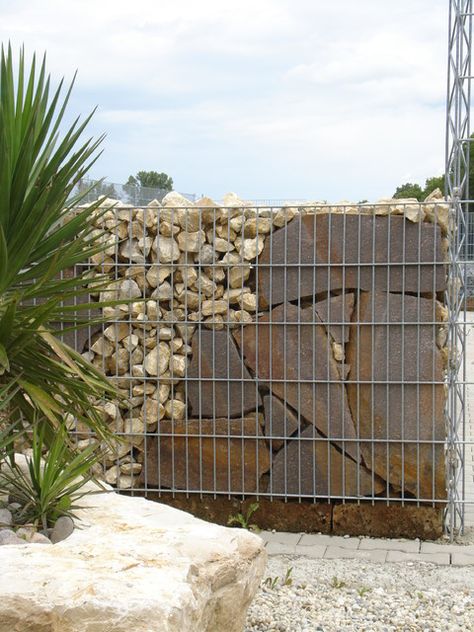 Gabion Wall Design, Gabion Walls, Stone Walls Garden, Gabion Fence, Gabion Wall, Modern Fence, Metal Fence, Rock Wall, Home Landscaping