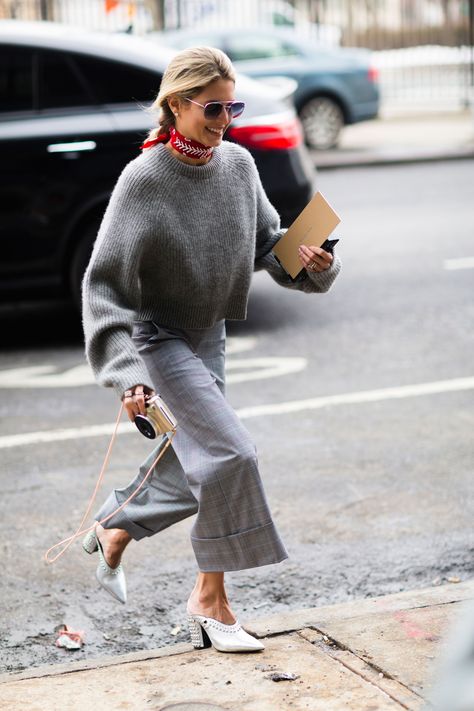 shades of gray. Street Style New York, Fall Fashion Coats, Leandra Medine, Cool Girl Style, Spring Look, Stil Inspiration, Looks Street Style, Plaid Fashion, Gray Sweater