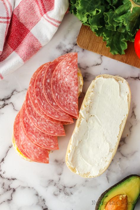 Salami Sandwich Ideas Cold, Salami Cream Cheese Sandwich, Essen, Salami Mozzarella Sandwich, Salami Turkey Sandwich, Salami And Cheese Sandwich, Cream Cheese Sandwich Recipes, Cold Sandwich Ideas, Salami Sandwich Recipes