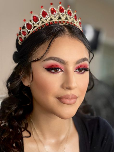 Party Night Makeup Ideas, Make Up For Party Night, Makeup Ideas Red Lips, Night Makeup Ideas, Red Quince Theme, Makeup Party Night, Sweet 16 Makeup, Red Eyeshadow Makeup, Red Quinceanera Ideas