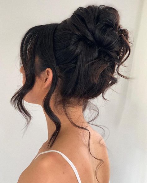 Wedding Bun Hairstyle, High Bun Wedding Hairstyles, Butterfly Hairstyle, Wedding Bun, Messy Hair Updo, Loose Updo, Wedding Bun Hairstyles, Hair Adviser, Trendy Hairstyle