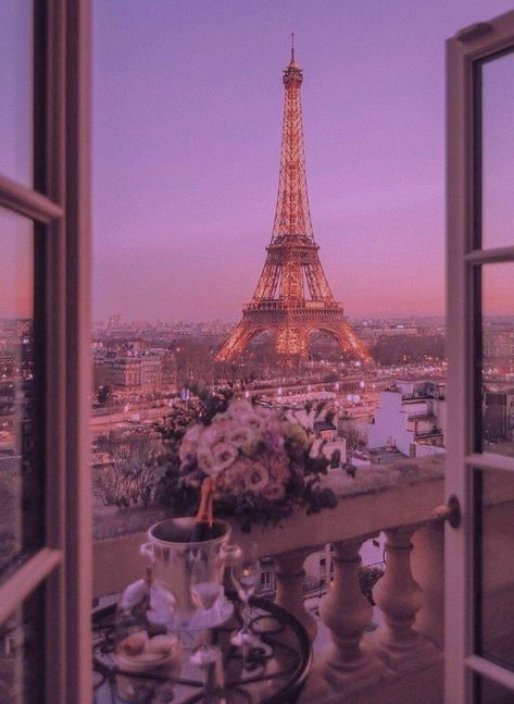 Isabella Core, Aesthetic Scenery, Pretty Scenery, Eiffel Tower Photography, Wallpaper Estetika, Cute Summer Wallpapers, Paris Wallpaper, Pretty Nature, Paris Pictures