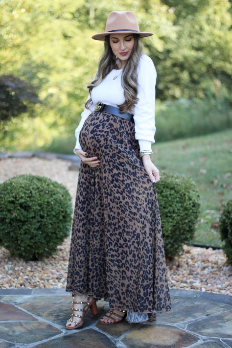 Maternity skirt outfits