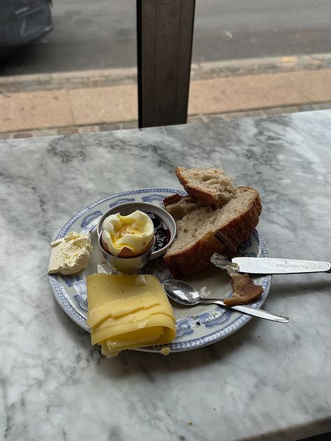 Breakfast In Copenhagen, Danish Breakfast Aesthetic, Breakfast Plate Aesthetic, Scandi Breakfast, Copenhagen Breakfast, Aesthetic Cafe Food, Scandinavian Breakfast, Danish Breakfast, Plate Aesthetic