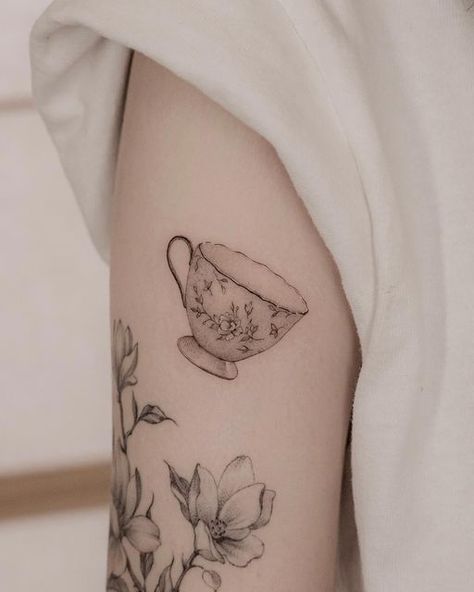 JK • Junghoon Kong on Instagram: "T E A  C U P 🍵 Memory of her grandparents 🤍  • Bookings open for the cities below • Frankfurt 🇩🇪 Mexico City 🇲🇽 Guadalajara 🇲🇽  Lima 🇵🇪  Istanbul 🇹🇷   Thank you, Marie! Done at @modu.studio   #teacup #teacuptattoo #minimaltattoo #detailtattoo #frankfurttattoo" Teapot Tattoo, Tea Tattoo, Teacup Tattoo, Tattoo Samples, Cup Tattoo, Insect Tattoo, Coffee Tattoos, Wicked Tattoos, Full Body Tattoo