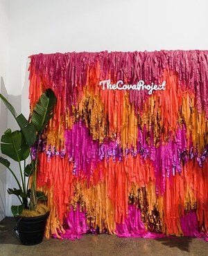 BANGIN HANGINS - installations that shake what your mama gave you Fall Photo Backdrop Ideas Indoor, Hens Backdrop, Fringe Backdrop Ideas, Event Installation, Coachella Party, Fringe Backdrops, Tafel Decor, Party Decoration, Disco Party