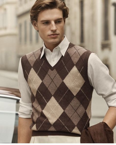 Argyle Vest Outfit, Argyle Sweater Outfit, Professor Style, Vest Outfits Men, Sweater Outfits Men, Argyle Vest, Vest Suit, Preppy Mens Fashion, Classy Suits