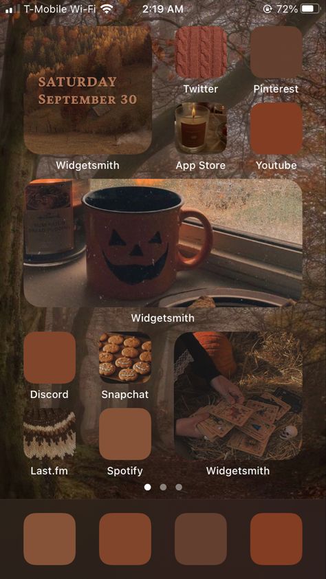 Aesthetic Halloween Iphone Layout, Autumn Fall Wallpaper Iphone, Fall Themed Lock Screens, Fall Theme Iphone Homescreen, Fall Theme Iphone Layout, Fall Asthetic Widgets Iphone, Spooky Phone Aesthetic, Autumn Wallpaper Home Screen, Fall Iphone Layout Ideas