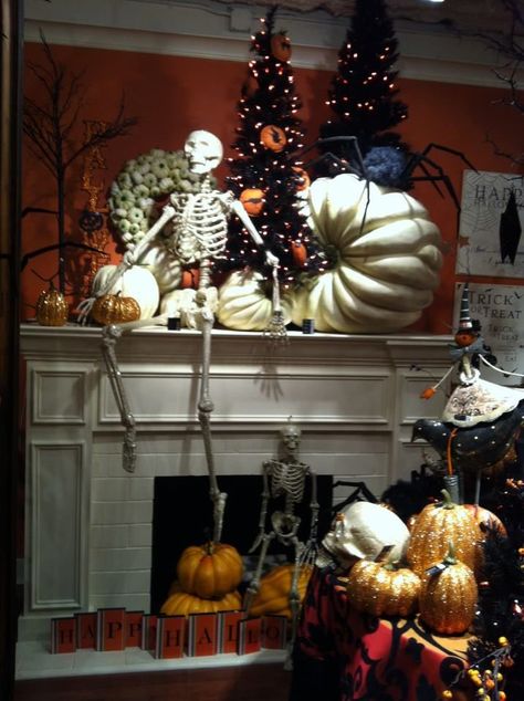 23 Best Ideas For Halloween Decorations Fireplace and Mantel Halloween Fireplace, Halloween Decor Diy, Halloween Mantle, Halloween Mantel, Halloween Scene, Halloween Trees, Theme Halloween, Fall Halloween Decor, Halloween Inspiration