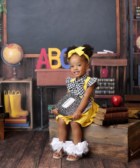 Go old school with your back-to-school portraits with the Vintage Classroom photo backdrop. See more back-to-school backdrops here: www.hsdbackdrops.com/collections/back-to-school-backdrops Use code SAVE40 at checkout to save 40% off your order Photo by @kaycaptureskids . . . . . . #backtoschool #backtoschool2024 #backtoschoolphotos #backtoschoolphotoshoot #backtoschoolportrait #backtoschoolportraitsession #backtoschoolminis #backtoschoolminishoot #backtoschoolbackdrop #backtoschoolbackdro... Preschool Photo Ideas, Classroom Photo, Preschool Photography, Vintage Classroom, Back To School Classroom, Fall Backdrops, Back To School Pictures, Toddler Photoshoot, Photoshoot Backdrops