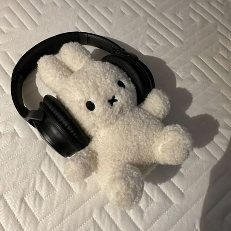 miffy icon - rp - theme pic - highlight cover - clean aesthetic Sopot, Cute Pfp, Cute Profile, Spotify Covers, Dessin Adorable, Cute Stuffed Animals, Cute Profile Pictures, Cute Plush, Playlist Covers