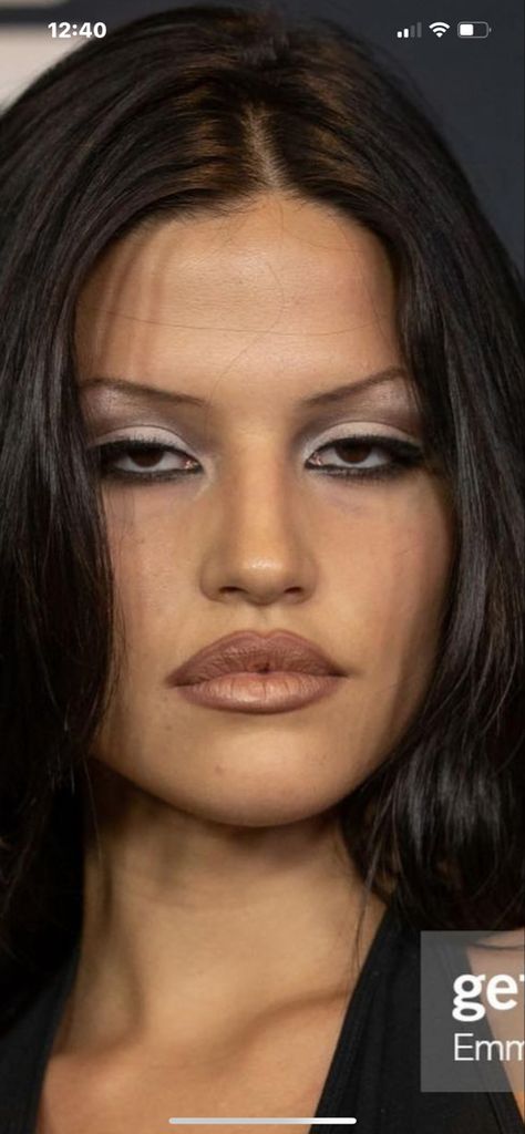 Iconic Makeup Looks Celebrity 90s, 200s Eye Makeup, 90s Makeup Editorial, 90s Makeup Dark Lip, 90d Makeup Looks, Blue Tone Makeup, Black 2000s Makeup, Cool Tones 90s Makeup, 90s Grey Makeup