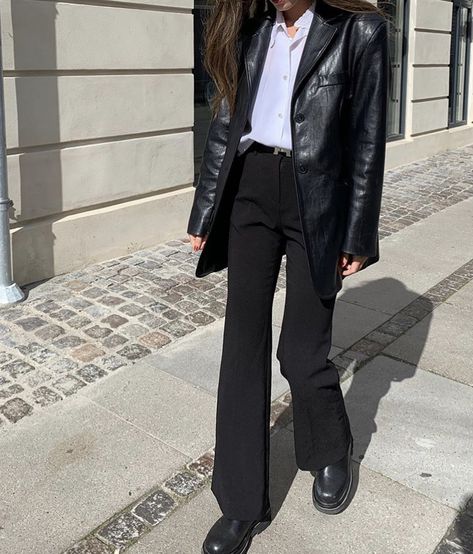 Style Black Leather Blazer, Smart Casual Leather Jacket Outfit, Leather Jacket Outfit Office, Leather Jacket Formal Outfit, Trendiest Outfits, Womens Leather Jacket Outfit, Casual Leather Jacket Outfit, Black Leather Jacket Outfit, Parisian Outfit