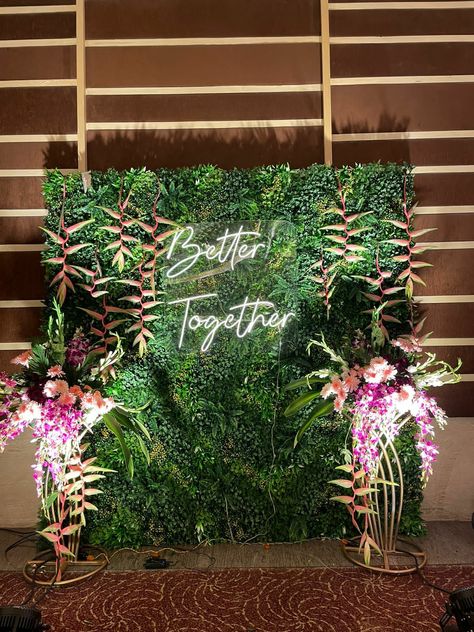 Green Selfie Wall, Sangeet Selfie Booth, Selfi Point Decoration For Wedding, Selfi Point For Wedding, Selfy Point Decoration, Haldi Selfie Booth, Mehndi Background Decoration, Wedding Selfie Point, Selfie Stand Decoration