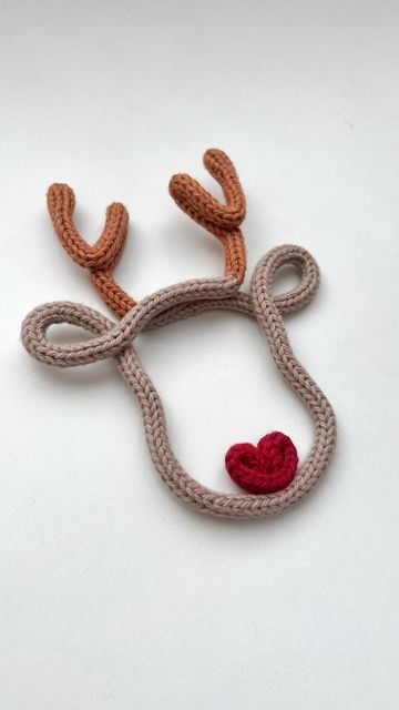 Diy Christmas Ornaments Reindeer, Knit Cord Projects, Wire Knitting Christmas, Knitted Wire Art Diy, Christmas Knitted Decorations, Knitted Wire Ornaments, Icord Templates, Knitted Wire Christmas, Icord Project Ideas