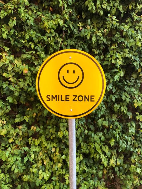 Smile zone, be happy, good vibes, seja feliz, felicidade, wallpaper Smile Zone Wallpaper, Time Off Aesthetic, Cute Happy Aesthetic, Finally Happy Aesthetic, Smile More Aesthetic, Happy Things Pictures, Fun Pictures Aesthetic, Smile Asthetic Picture, Happy Sunshine Aesthetic