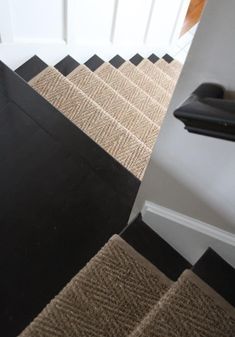 Stair Runner Half Landing, Styling Stair Landing, Stairs Makeover Black, No Slip Stairs, Half Carpet Stairs, Stair Runner With Turn, Simple Stair Runner, Stair Runner Turned Stairs, End Of Stairs Wall Decor