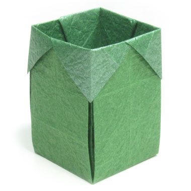 How to make a trash origami box (http://www.origami-make.org/origami-box-trash.php) Origami Car, Box Origami, Origami Boxes, Origami Yoda, Origami Star Box, Origami Models, Origami For Beginners, Origami Dragon, Origami Fish