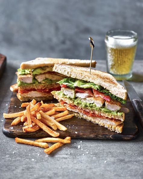 Triples Sandwich, Club Sandwich Recipe, Fancy Lunch, Open Sandwiches, Club Sandwich Chicken, Club Sandwich Recipes, Picnic Inspo, Healthy Sandwich Recipes, Brunch Buffet