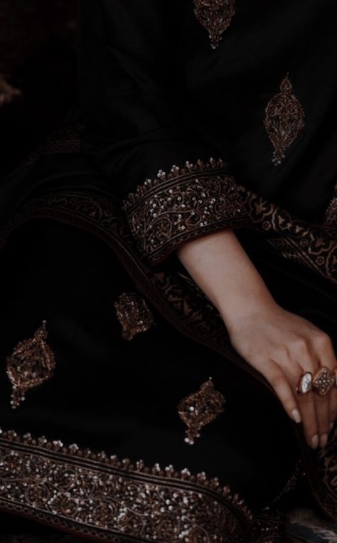 Black Indian Aesthetic, Desi Black Aesthetic, Desi Dark Aesthetic, Black Desi Aesthetic, Black Desi Outfit, Zahra Aesthetic, Imama Hashim, Black Dress Ideas, Glowy Foundation