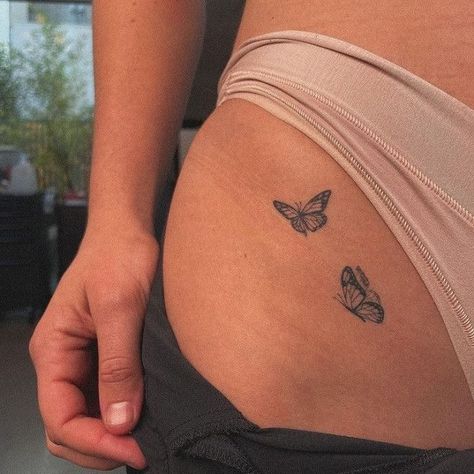 Butterfly Thigh Tattoo, Butterfly Wrist Tattoo, Tato Minimal, Hip Thigh Tattoos, Small Butterfly Tattoo, Hip Tattoos Women, Petite Tattoos, Butterfly Tattoos, Thigh Tattoos Women