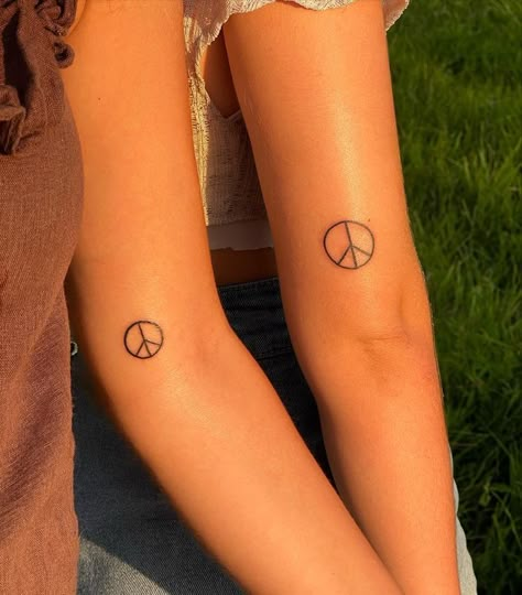 Boho Hippy Tattoo, Thigh Tattoos Small Simple, Small Hippy Tattoos, Small Peace Tattoo, Small Hippie Tattoo, Tattoo Earthy, Simple Hippie Tattoos, 70s Tattoo Ideas, Hippy Tattoo