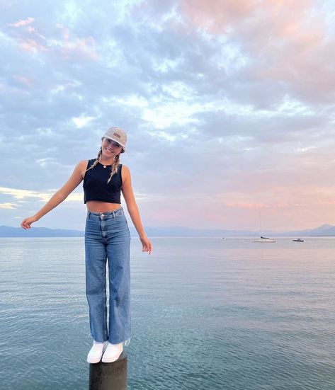 West Coast Beach Outfit, Overall Poses, Indie Basic Outfits, Costal Granola Outfits, Oregon Coast Aesthetic Outfit, Costal Granola Girl, Beach Town Outfit Summer, Oregon Coast Outfit Summer, Coastal Granola Outfits