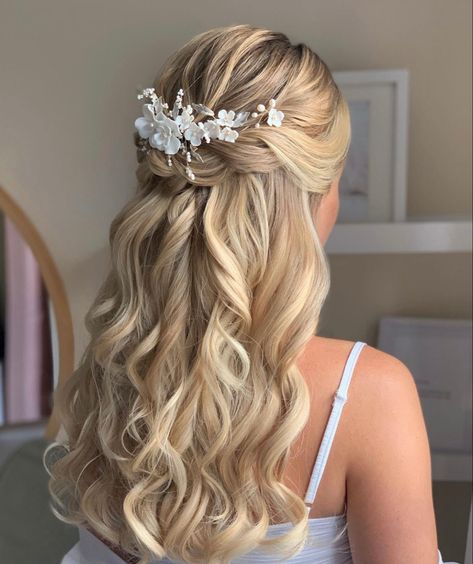 Hair Piece Wedding Hair Down, Half Uo Half Down Bridal Hair, Wedding Make Up Blondes, Brides With Long Hair, Half Up And Half Down Wedding Hairstyles, Prom Hair With Hair Piece, Blond Bride Hairstyles, Prom Hairstyles With Hair Piece, Hairstyles With Hair Pieces