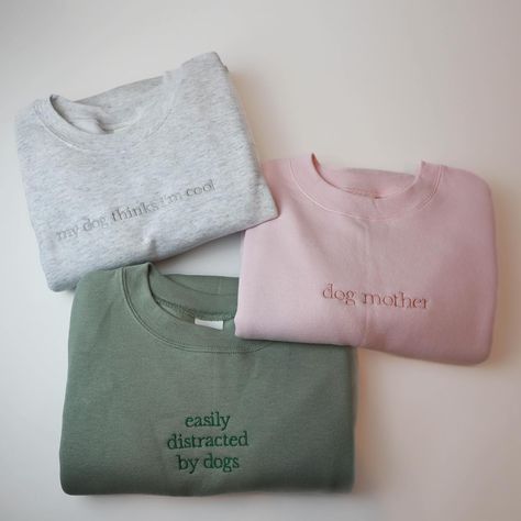 ✨👩‍🦰 Our Custom Text Crewnecks are officially live! 🐕💖 If you haven’t snagged yours yet, there’s still time to personalize your sweater with any text and thread color you want. Choose from 3 cozy crewneck colors and make a statement this fall! 🍂🛒 Shop now and elevate your autumn style. Click the link in bio to grab yours before they’re gone! #CustomCrewnecks #DogMomFashion #FallStyle #ShopNow Preppy Embroidery Designs, Custom Sweatshirt Ideas, Inspirational Sweatshirts, Trending Embroidery, Family Sweatshirts, Mom Embroidery, Custom Embroidered Sweatshirt, Soft Sweaters, Cozy Luxury