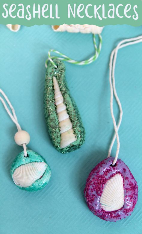 Fun beach shells souvenir ideas. Craft these as keepsakes with your sea shells you picked up while on vacation. Summer Camp Activity, Seashell Necklaces, Macrame Wall Hanging Tutorial, Summer Camp Activities, Mermaid Crafts, Summer Camp Crafts, Vbs Crafts, Easy Jewelry, Seashell Necklace