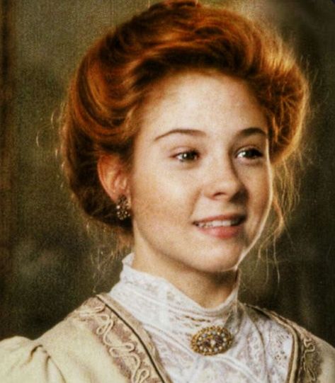 Anne Of Green Gables 1985, Anne Of Green Gables Book, Anne Of Windy Poplars, Anne Blythe, Feminine Inspiration, Megan Follows, Lucy Maud Montgomery, Period Pieces, Female Faces