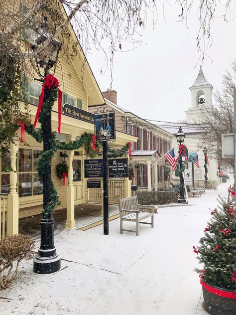 Natal, Small Snowy Town, Small Town Snow Aesthetic, New England Town Aesthetic, Snowy Small Town, New England Aesthetic Winter, New England Christmas Aesthetic, Small Town Christmas Aesthetic, Long Island Aesthetic