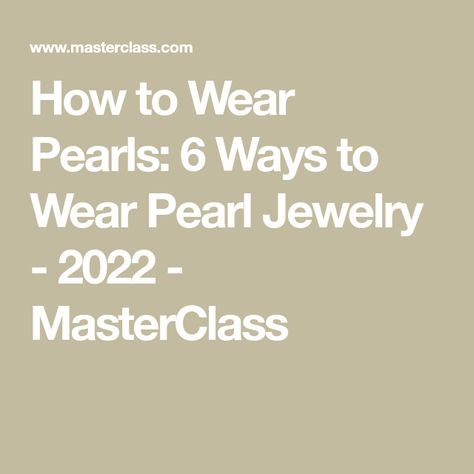 Pearl Necklace Outfit Casual Jeans, What To Wear With Pearls, How To Style Pearls, How To Wear Pearls, Jewelry 2022, Wearing Pearls, Layered Pearl Necklace, Wear Pearls, Pearl Necklaces