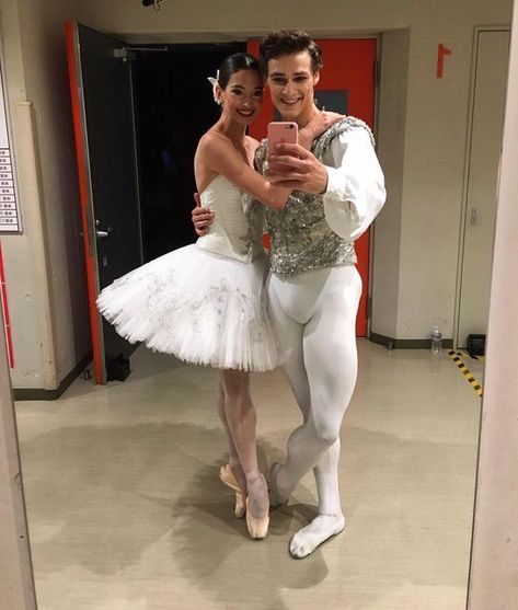 Hugo Marchand on Instagram: "Grand Pas classique few days ago in Tokyo with my partner in crime @hannah87oneill ! #GrandPasClassique #Tokyo #HannahONeill #BalletSupreme" Hugo Marchand, Ballet Couple, Ballet Dance Photography, Dancer Photography, Ballet Tights, Ballet Boys, Male Ballet Dancers, Ballet Poses, Lycra Men