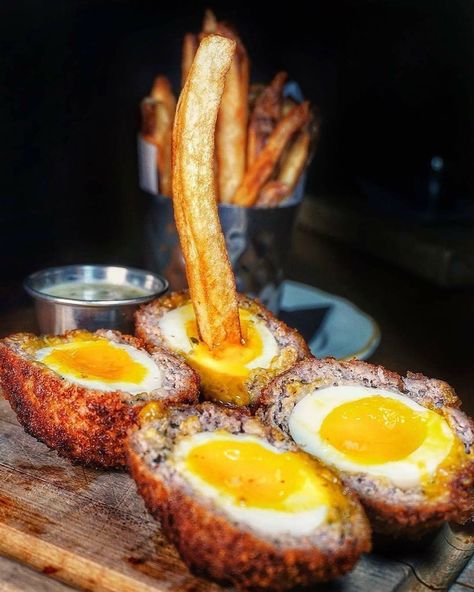 Scotch Eggs Recipe Baked, Scotch Eggs Baked, Scottish Eggs, Baked Scotch Eggs, Fries And Ketchup, Scotch Eggs Recipe, Baked Eggs Recipe, Scotch Eggs, Hard Cooked Eggs