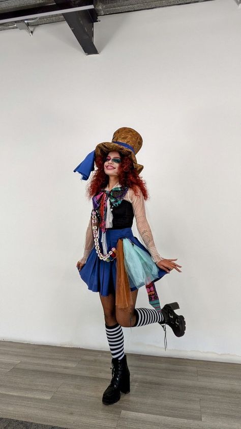 Really Cool Halloween Costumes, Alice In Wonderland Steampunk Costume, Mad Hatter Dress Inspired Outfits, Alice In Wonderland Costume Party, Mad Hatter Outfit Ideas Casual, Madhatters Costume, Modern Alice In Wonderland Outfit, Mad Hatter Rave Outfit, Mad Hatter Cosplay Female