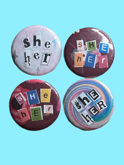 How To Make Custom Pins, Diy Buttons Pins Ideas, Diy Pins Buttons Badges, Button Pin Design Ideas, Button Maker Ideas, Pronoun Pins Diy, Pronoun Pins Aesthetic, Badge Packaging, It Its Pronouns Pin