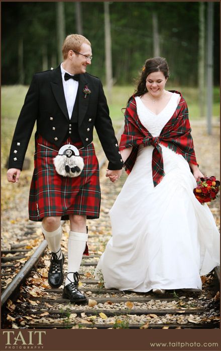 Scottish Wedding - Love the bride wrapped in a shawl made in the tartan of her groom. Description from pinterest.com. I searched for this on bing.com/images Scottish Wedding Dresses, Tartan Shawl, Tartan Wedding, Celtic Wedding, Scottish Wedding, Irish Wedding, Wedding Suits Men, Train Tracks, Kilt