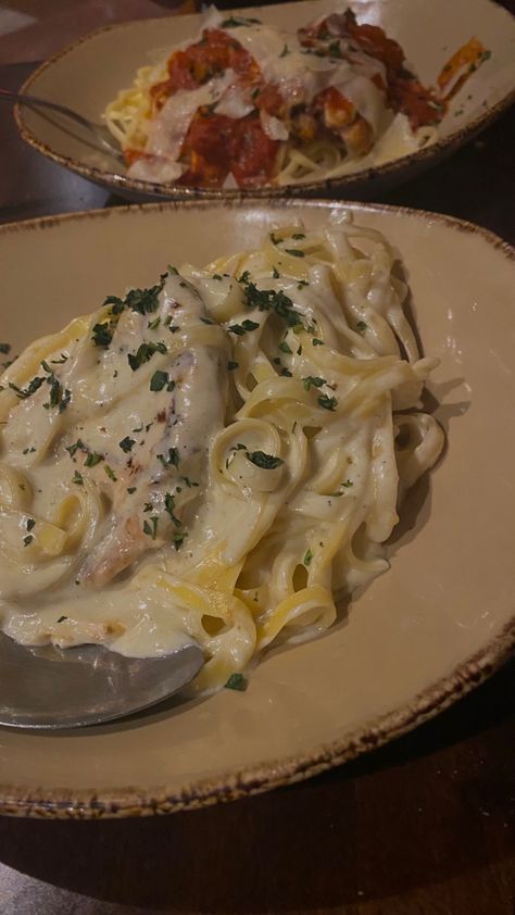 fetuccini alfredo and chicken parm Fettucini Alfredo Aesthetic, Pasta Fetuccini, Fetuccini Alfredo, Savory Food, Delicious Pasta, Chicken Parm, Food Babe, Night Scenery, Chicken Alfredo