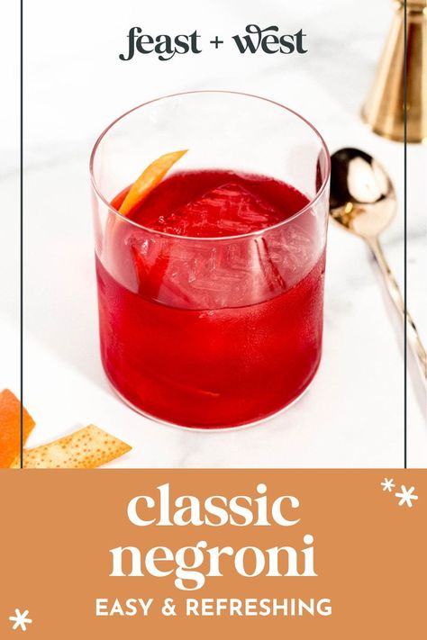 Get to know the robust, sophisticated and classic Negroni cocktail recipe. With Campari, sweet vermouth and gin, it's a drink to impress. Italian Cocktail Recipes, Negroni Cocktail Recipe, Classic Negroni, Cocktails Made With Gin, Frozen Drinks Alcohol, Negroni Cocktail, Breakfast Cocktails, Italian Drinks, Italian Liqueur