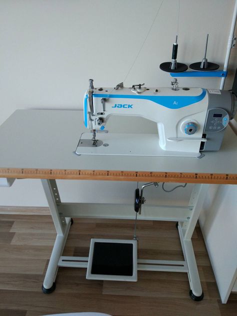 SEWING MACHINES REVIEWS Industrial sewing machine at home (my review) Lovely blog! Industrial Sewing Machine Tutorials, Mens Sewing, Sew Machine, Sewing Aesthetic, Sewing Machines Best, Sawing Machine, Mens Sewing Patterns, Ways To Lace Shoes, Easy Dress Sewing Patterns