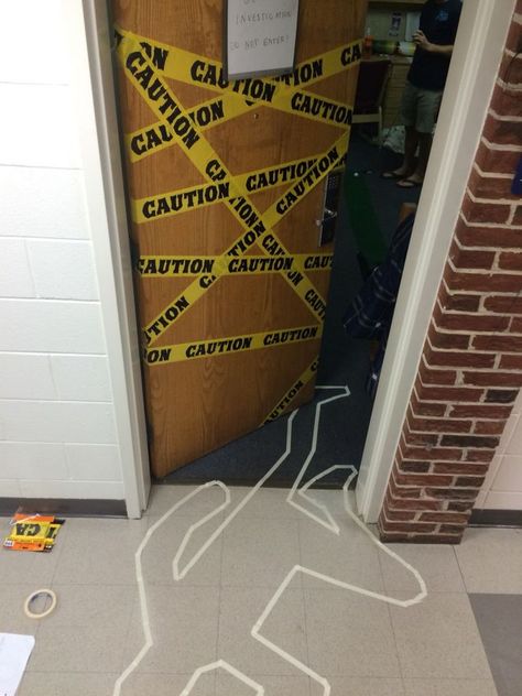 DIY! Halloween Dorm, Porta Halloween, Diy Halloween Door Decorations, Door Decorations College, Halloween Classroom Door, Halloween Diy Door, Halloween Classroom Decorations, Dorm Door Decorations, Dorm Door