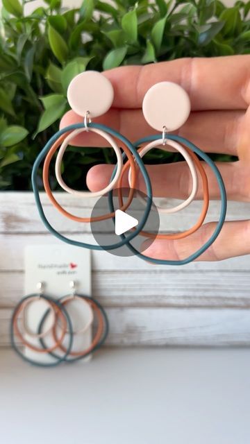 How To Make Polymer Clay Earrings, Polymer Clay Earrings Diy, Making Polymer Clay Earrings, Fimo Diy, Easy Polymer Clay, Diy Earrings Polymer Clay, Quilling Earrings, Polymer Clay Cane, How To Make Clay